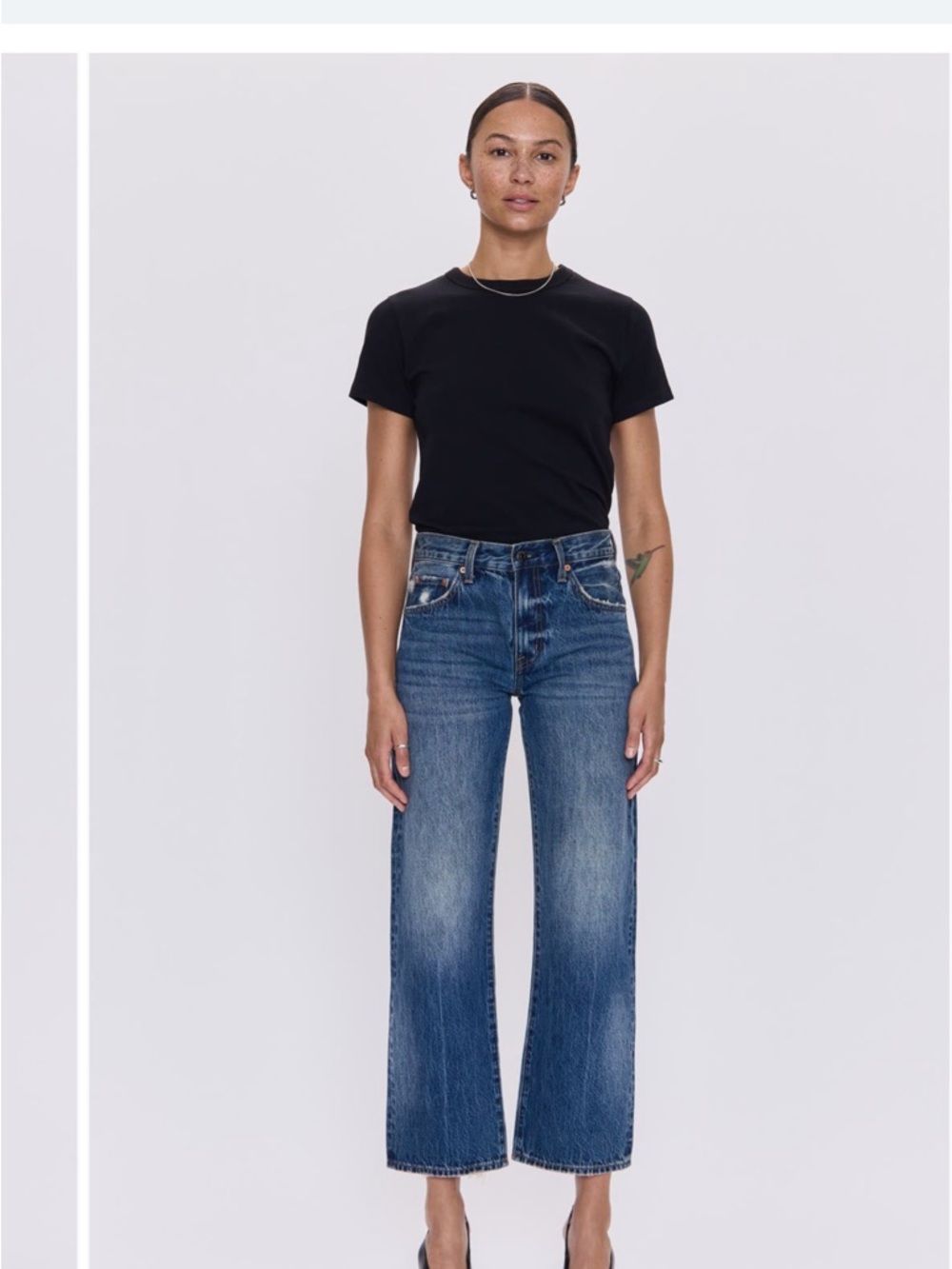 Pistola Lexi Distressed crop barrel jeans in color artisan.